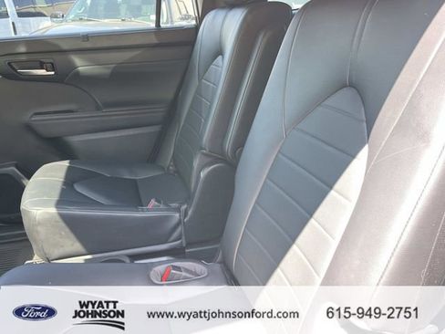 Used 2023 Toyota Highlander XLE image 22