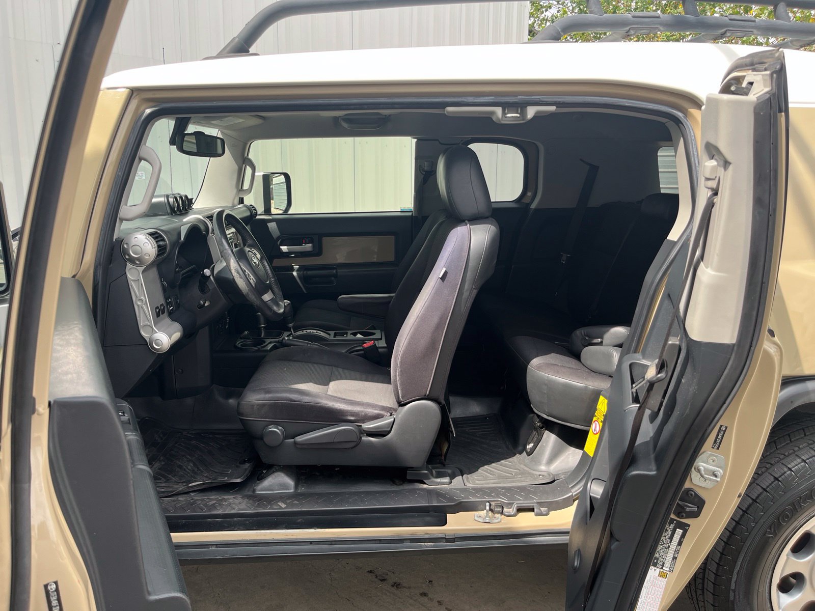 Used 2013 Toyota FJ Cruiser 4WD w/ Upgrade Pkg image 12