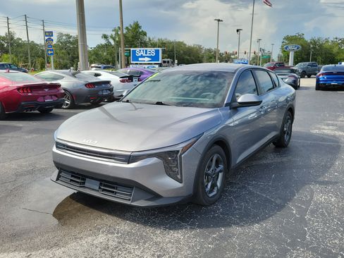 Used 2025 Kia K4 FWD image 3
