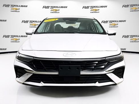Used 2024 Hyundai Elantra Limited FWD image 2