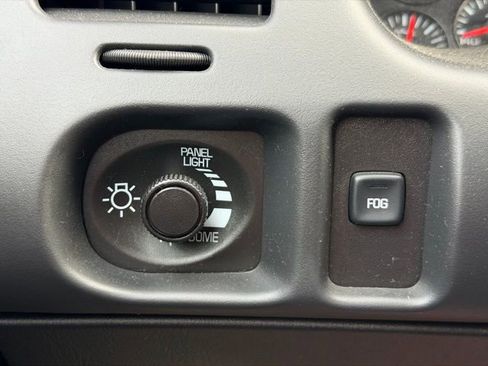 Used 2004 Chevrolet Monte Carlo SS w/ Dale Earnhardt Jr. Package image 8