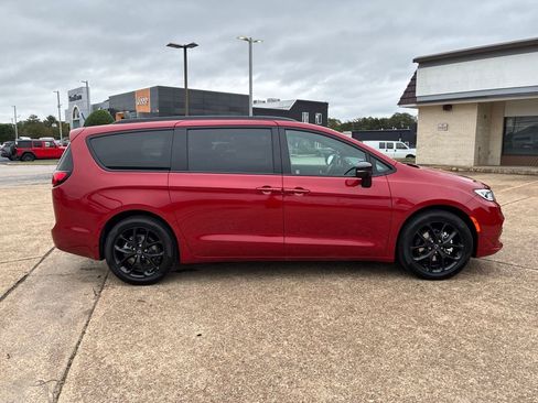 New 2026 Chrysler Pacifica Select w/ S Appearance Package image 7