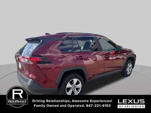 Used 2019 Toyota RAV4 LE w/ Carpet Mat Package AWD/4WD image 3
