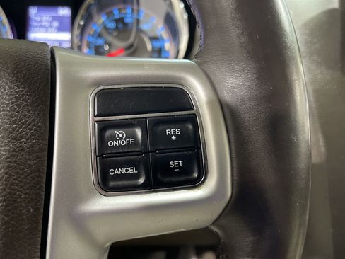 Used 2015 Chrysler Town & Country Limited Platinum image 34