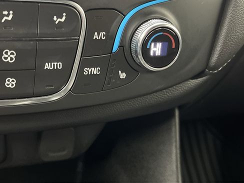 Certified 2023 Chevrolet Traverse LT image 24