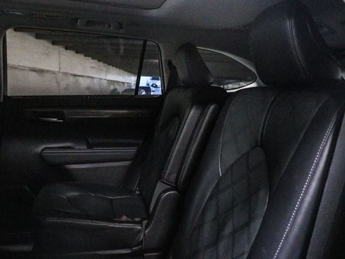 Used 2023 Toyota Highlander Platinum FWD image 20
