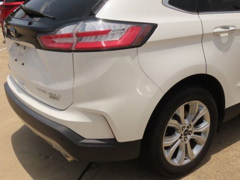 Used 2020 Ford Edge Titanium FWD image 10