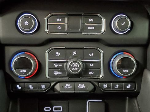 Used 2022 Chevrolet Tahoe High Country w/ Premium Package image 19