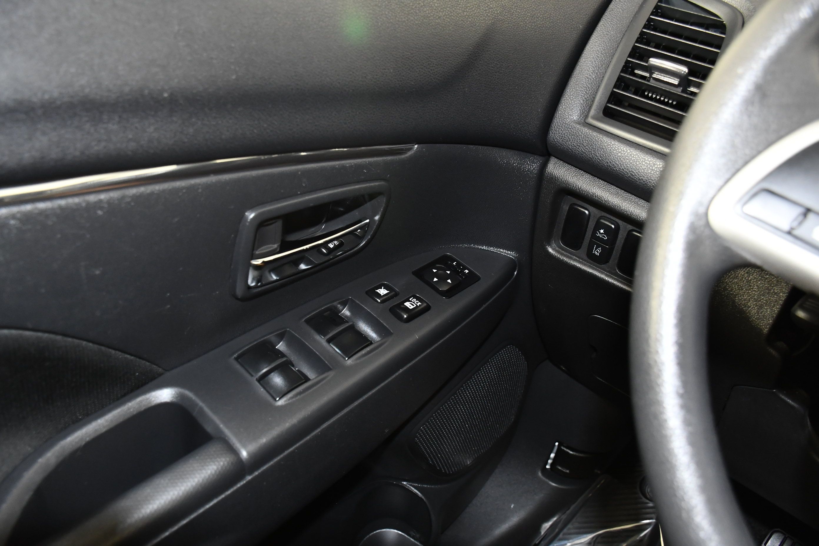 Used 2024 Mitsubishi Outlander Sport SE AWD/4WD image 30