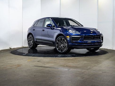 Certified 2025 Porsche Macan image 9