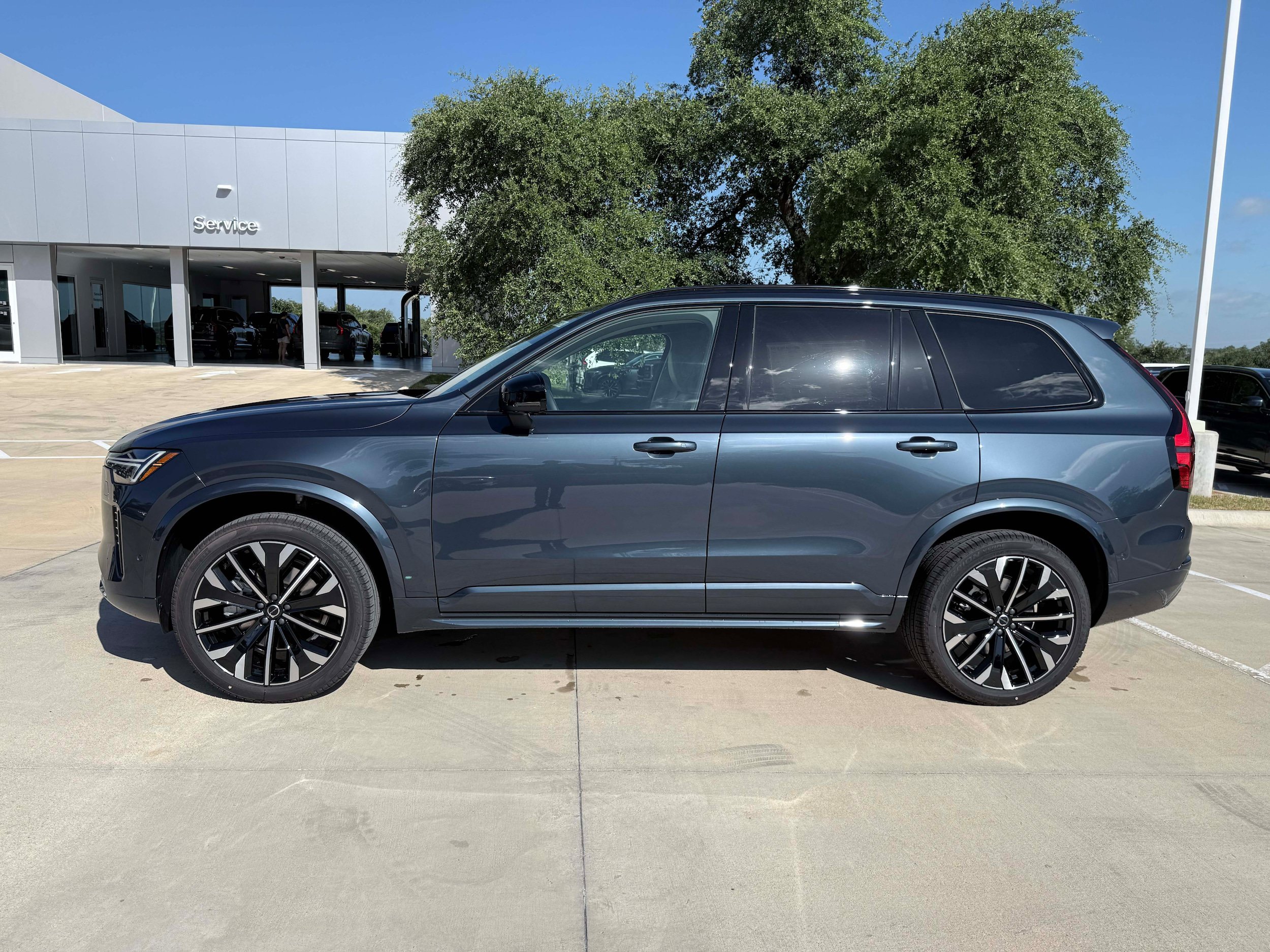 New 2026 Volvo XC90 B6 Ultra w/ Protection Package Premier AWD/4WD image 3