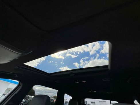 Used 2022 Buick Enclave Premium w/ Experience Buick Package image 30