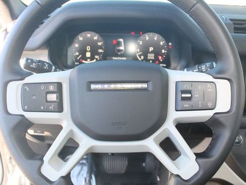 Used 2024 Land Rover Defender 130 S image 17