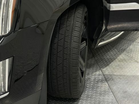 Used 2018 Cadillac Escalade ESV Luxury image 39