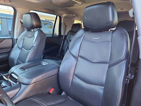 Used 2020 Cadillac Escalade Premium Luxury image 25