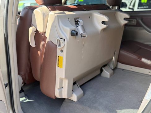 Used 2005 Toyota Sequoia SR5 RWD image 99