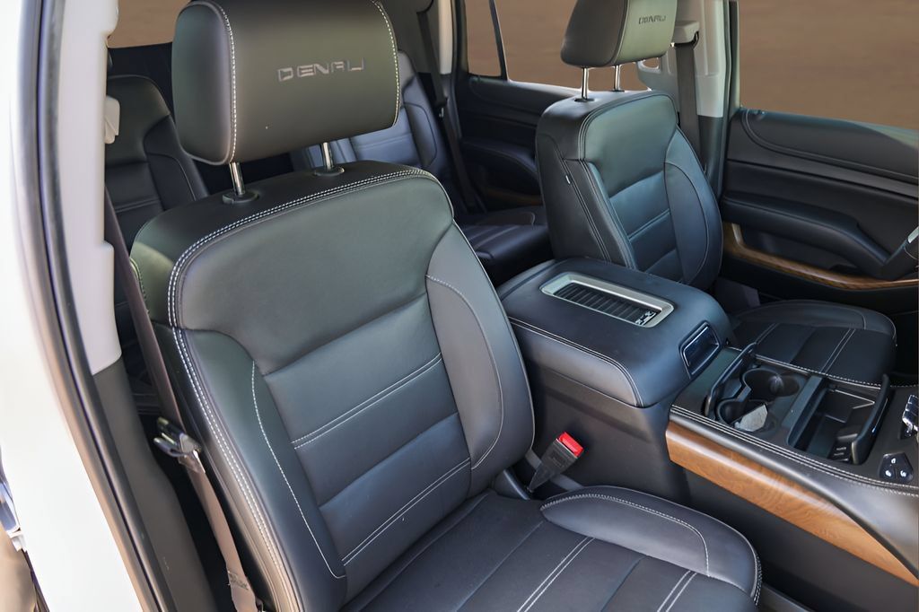 Used 2020 GMC Yukon Denali w/ Denali Ultimate Package RWD image 32