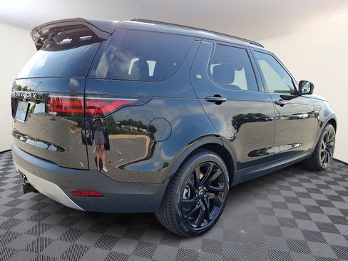 New 2025 Land Rover Discovery S image 4