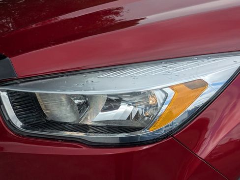 Used 2018 Ford Escape SE image 2