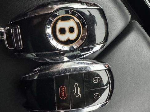 Used 2020 Bentley Bentayga image 26