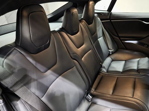 Used 2020 Tesla Model S Long Range Plus image 25