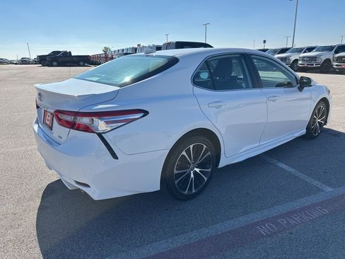 Used 2020 Toyota Camry SE image 8