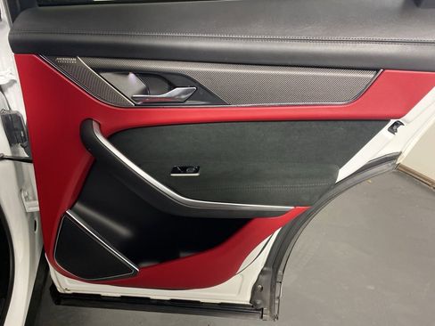 Used 2021 Jaguar F-PACE SVR image 31