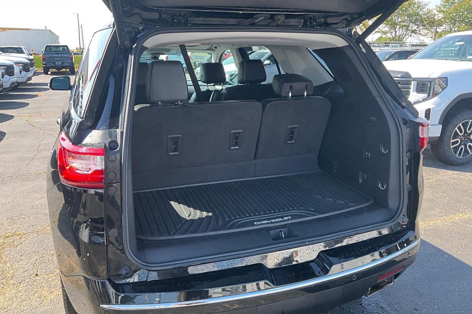Used 2020 Chevrolet Traverse High Country w/ LPO, Cargo Package FWD image 4