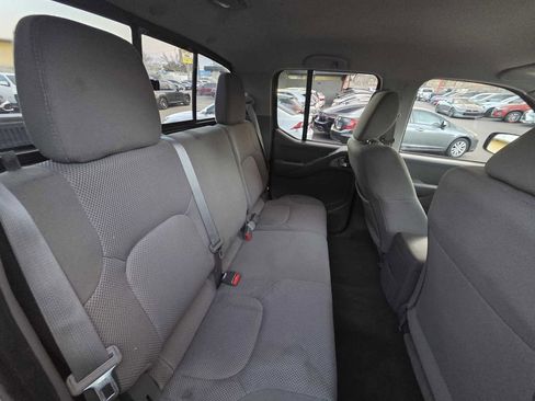 Used 2019 Nissan Frontier SV image 11