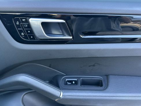 Used 2021 Porsche Cayenne Coupe image 20