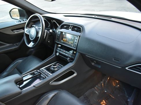 Used 2018 Jaguar F-PACE S image 13