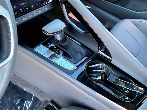 Used 2023 Hyundai Elantra Blue image 14