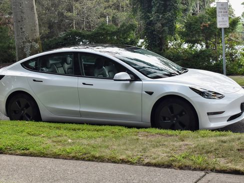 Used 2023 Tesla Model 3 Standard Range RWD image 12
