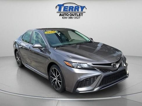 Used 2024 Toyota Camry SE FWD image 2