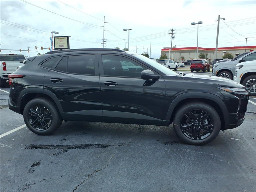 New 2026 Chevrolet Trax ACTIV FWD image 2