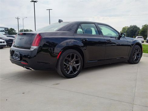 Used 2023 Chrysler 300 Touring w/ Sport Appearance Package image 6