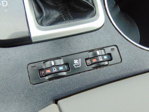 Used 2015 Toyota Highlander Limited FWD image 14