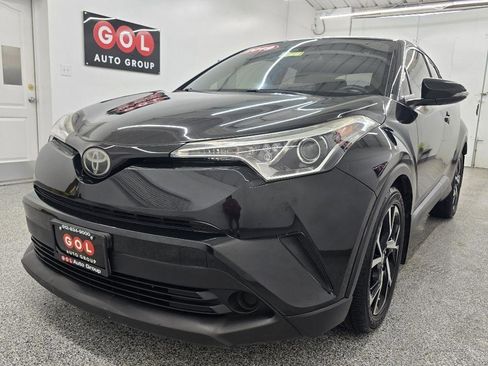 Used 2019 Toyota C-HR XLE FWD image 9