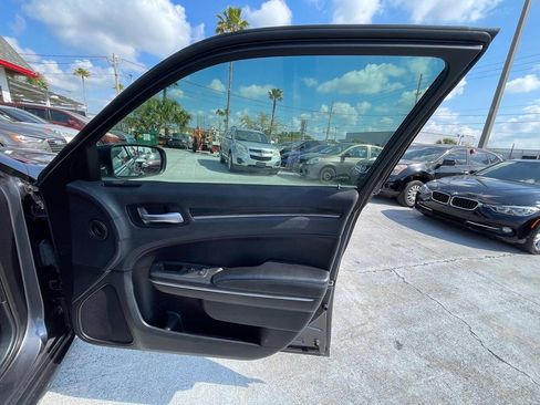 Used 2016 Chrysler 300 Limited RWD image 8