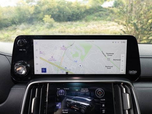 Used 2024 Lexus LX 600 4WD w/ Luxury Package image 31