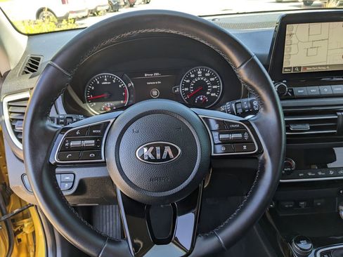 Certified 2021 Kia Seltos SX w/ SX Sunroof Package image 30