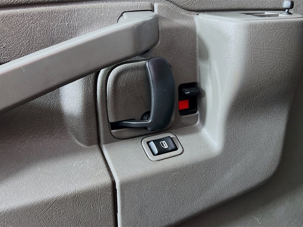 Used 2022 GMC Savana 3500 Extended w/ Driver Convenience Package RWD image 30