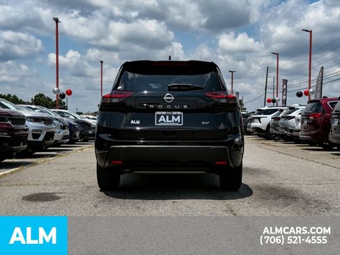 Used 2024 Nissan Rogue SV FWD image 5