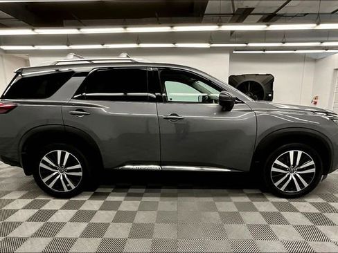 Used 2023 Nissan Pathfinder Platinum AWD/4WD image 16