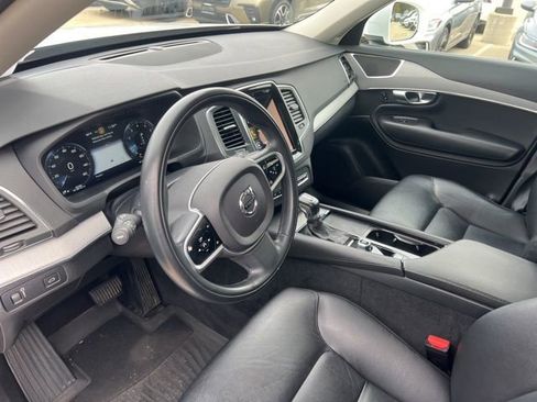 Used 2022 Volvo XC90 T5 Momentum w/ Protection Package image 11