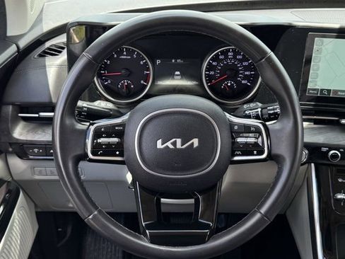 Used 2024 Kia Carnival EX FWD image 13