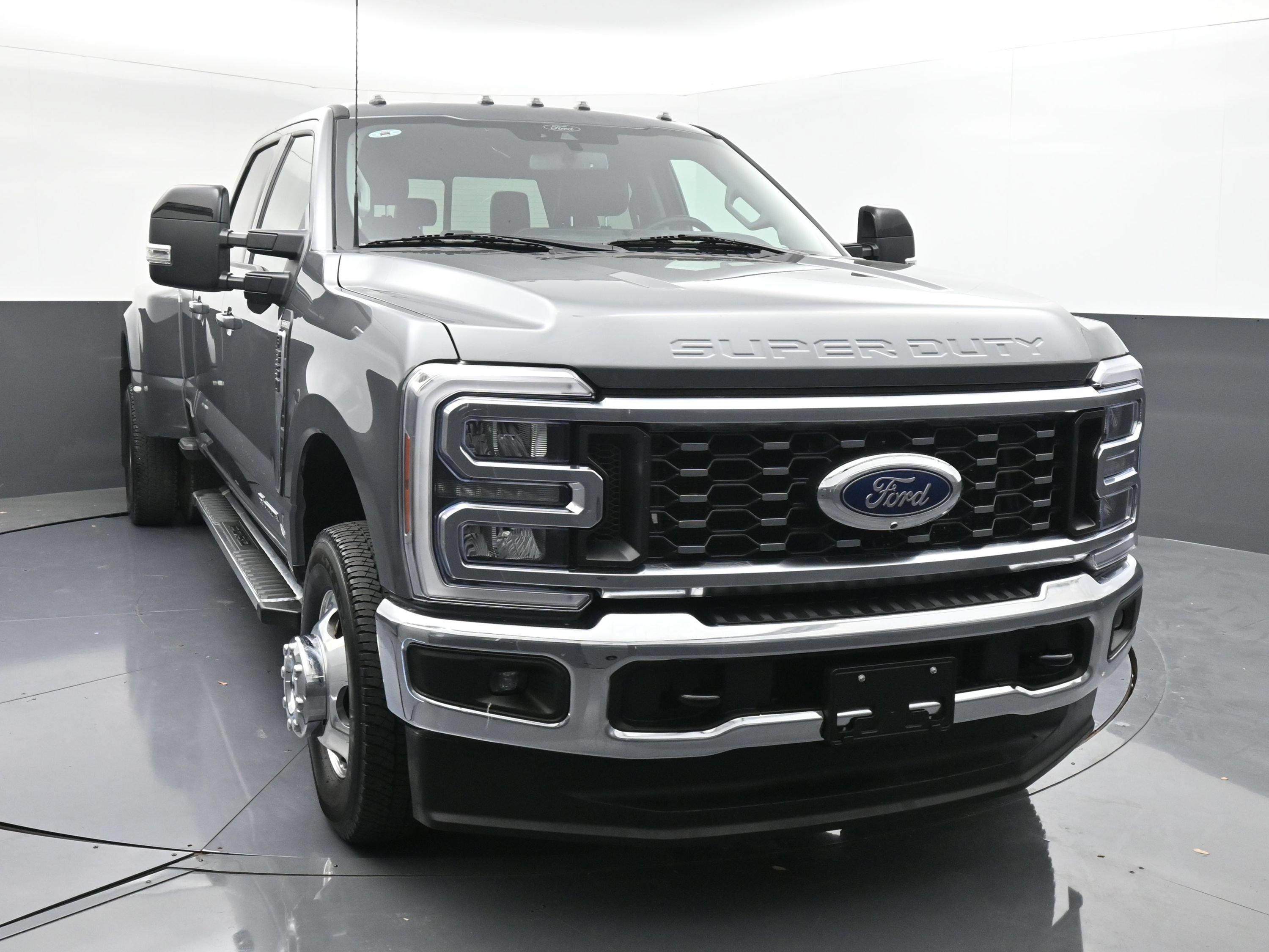 Used 2024 Ford F350 Lariat w/ FX4 Off-Road Package AWD/4WD image 2