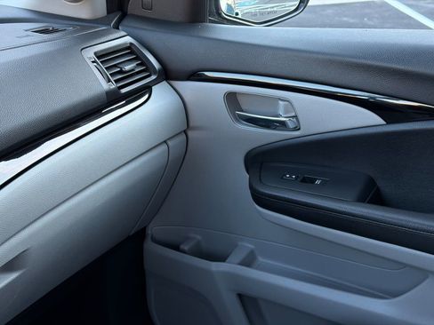 Used 2016 Honda Pilot Elite image 32