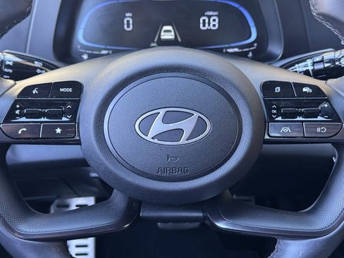 Certified 2025 Hyundai Elantra Sport image 6