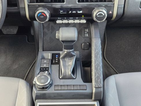 Used 2025 Toyota Tacoma SR5 AWD/4WD image 20